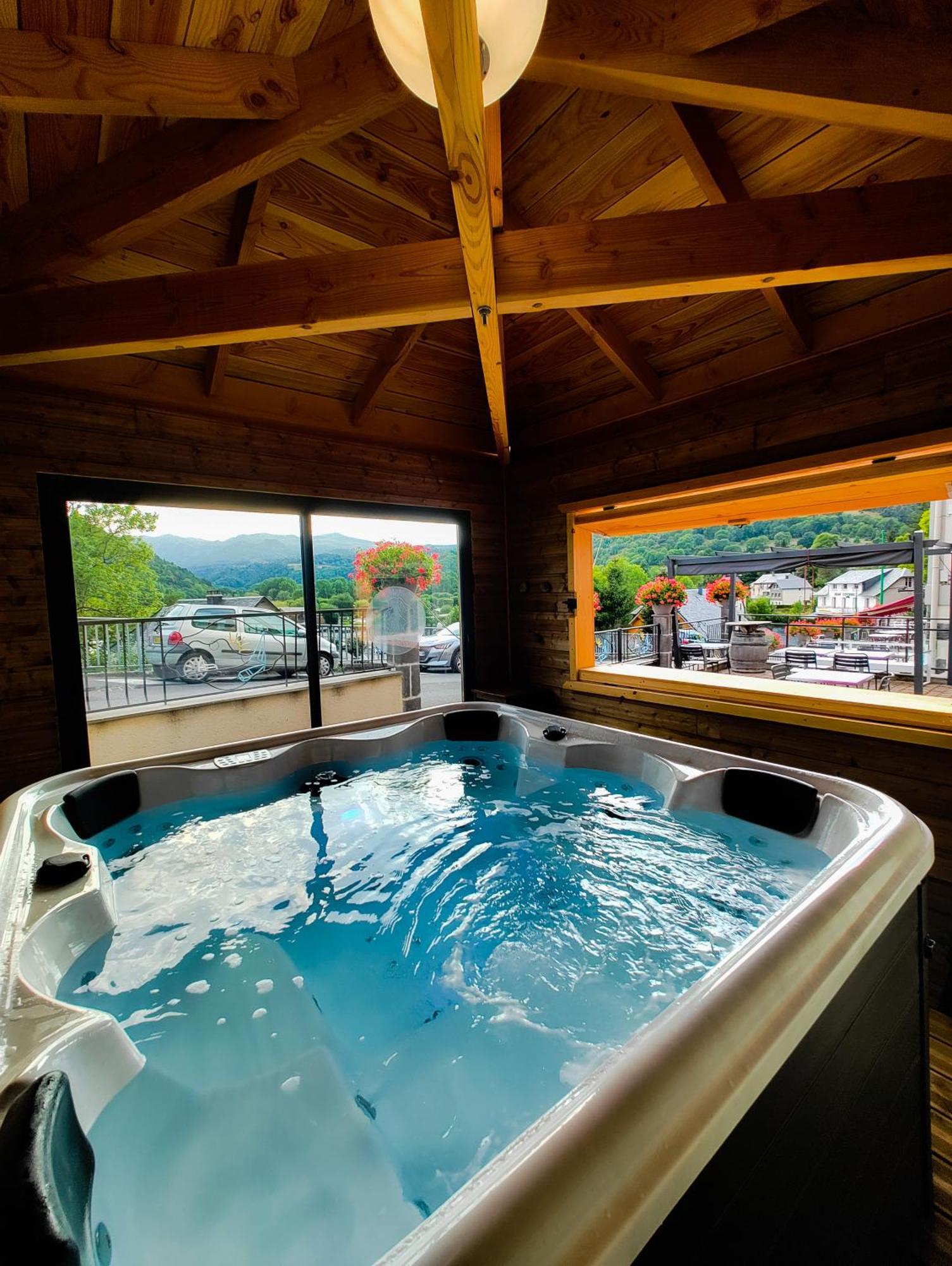 Logis Hotel Le Beau Site Chambon-sur-Lac Exterior foto